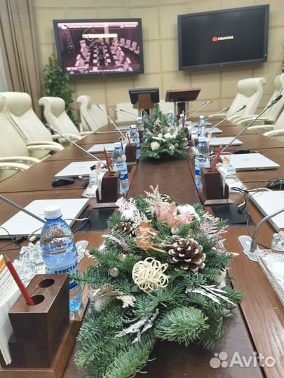 Новогодние украшения искусственные/живые (оформлен