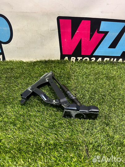 Петля крышки багажника правая Fiat 124 2018