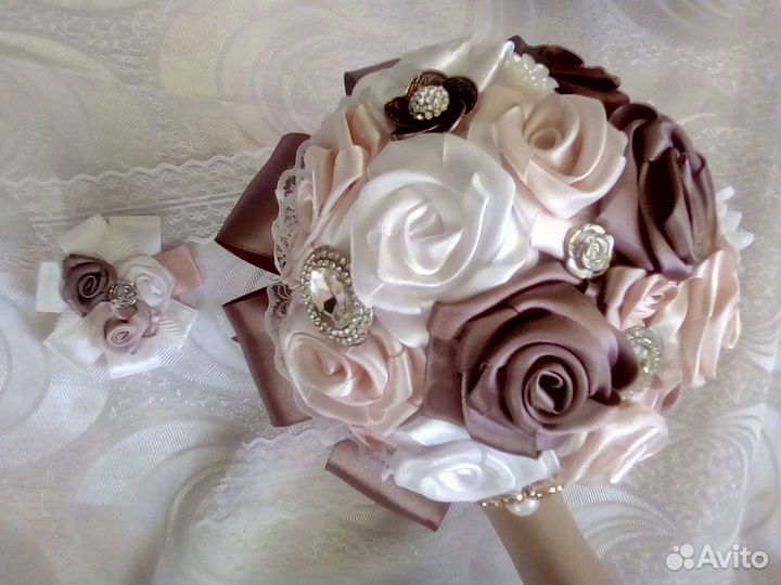 Букетик из атласных ленточек