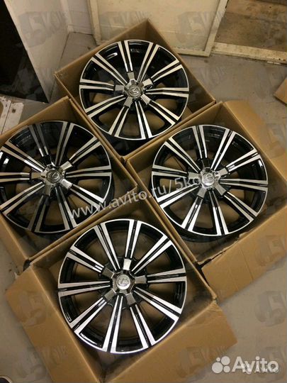 Литые диски на Lexus LX570 R22