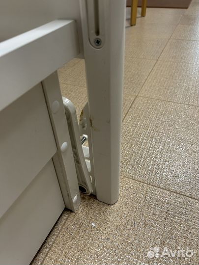 Кроватка детская с маятником