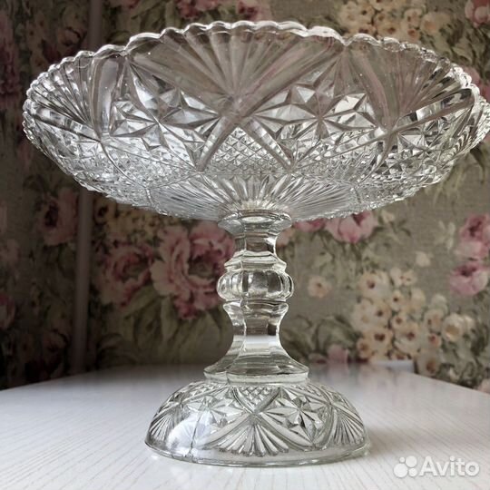 Ваза на ножке старинная