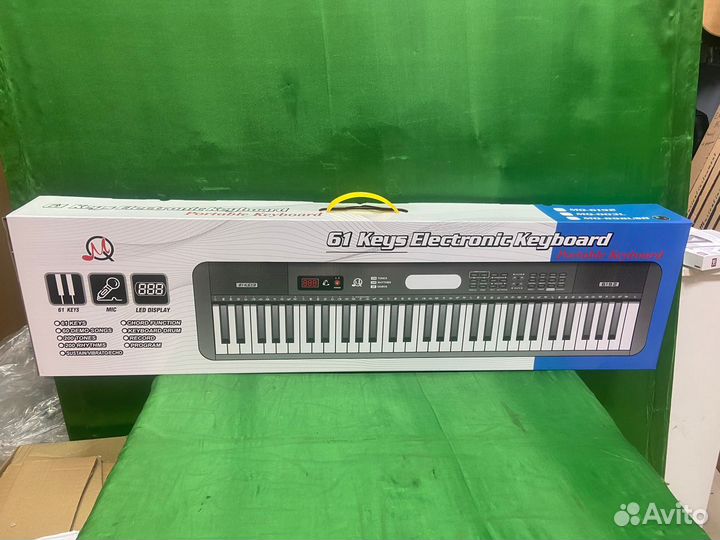 Синтезатор 61 клавиша