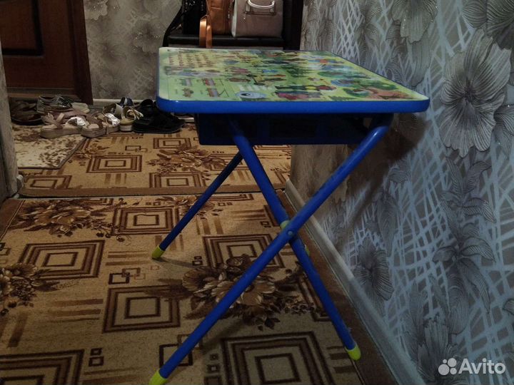 Детский столик