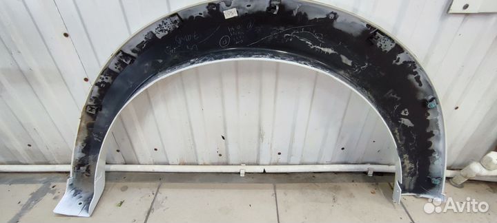 Накладка крыла задняя правая Mitsubishi L200