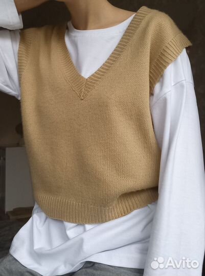 Жилет вязаный