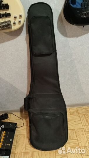Чехол Lojen жесткий, утепленный для бас гитары
