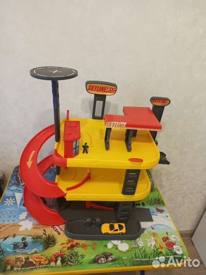 Детская парковка для машинок