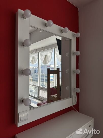 Гримерное зеркало с тумбой