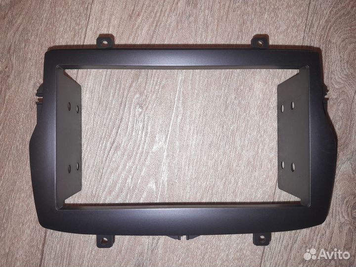 Магнитола 2 din с камерой и рамкой на Ладу Весту