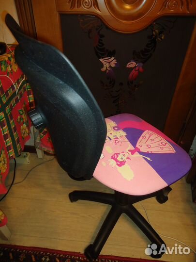Детское кресло на колёсиках