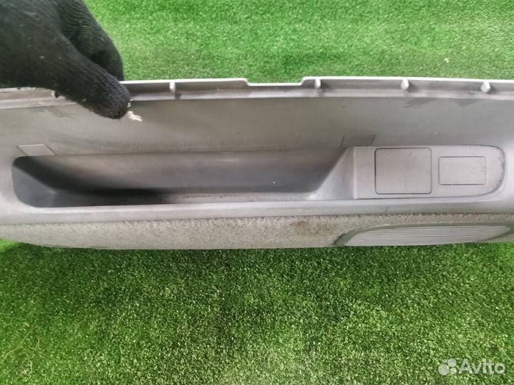 Обшивка дверей передняя левая Toyota Estima