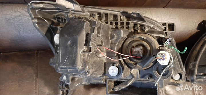 Фара toyota avensis доресталинг