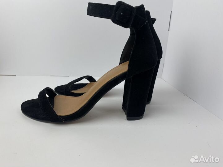 Босоножки с тонкой перемычкой