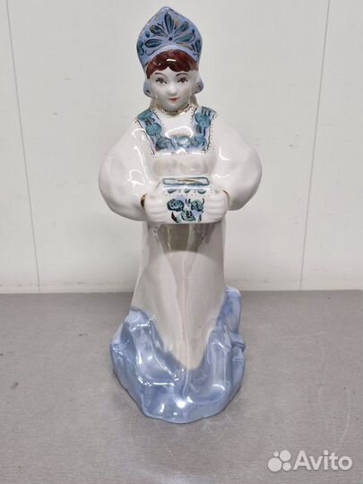 Статуэтка фарфоровая 
