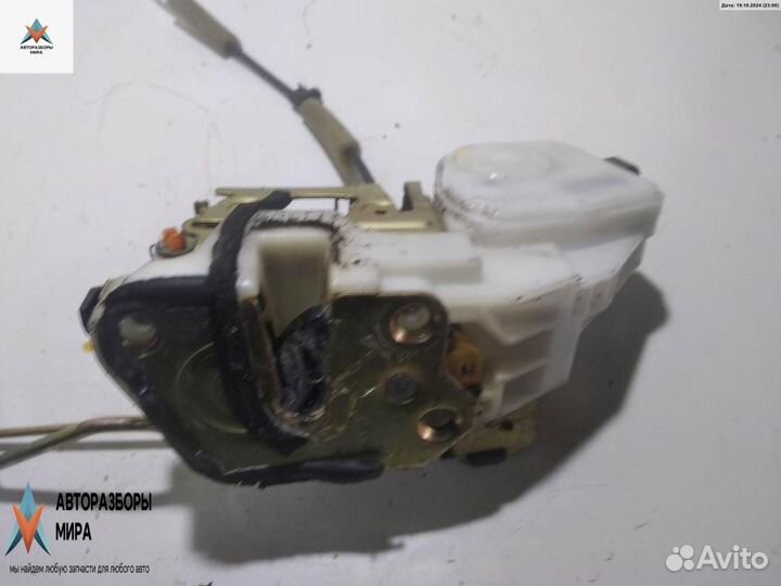 Замок двери передней левой Mitsubishi Space Wagon
