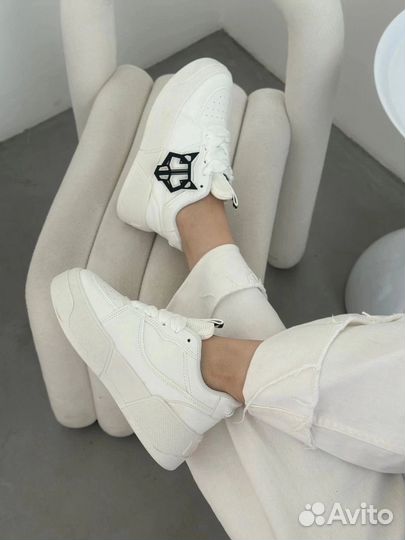 Кроссовки женские