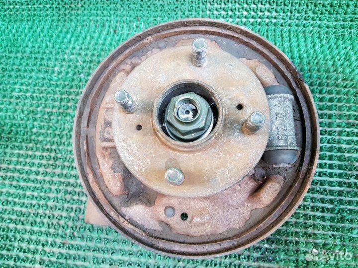 Кулак цапфа задний левый Suzuki Liana ER M16A