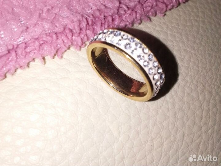 Золотое кольцо с бриллиантом предложите цену