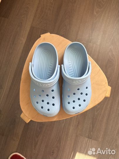 Crocs 37