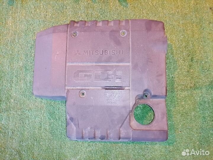 Декоративная крышка двс MR560597 Mitsubishi Pajero