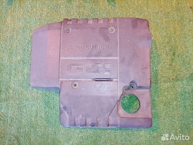 Декоративная крышка двс MR560597 Mitsubishi Pajero