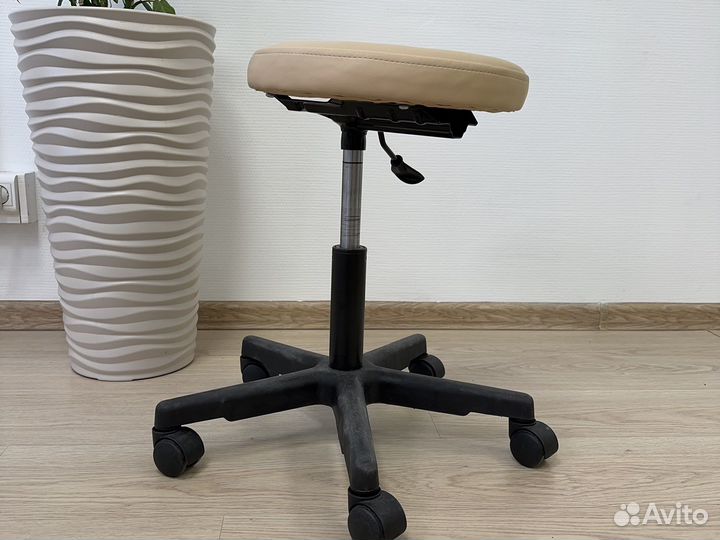 Стул для косметолога бу