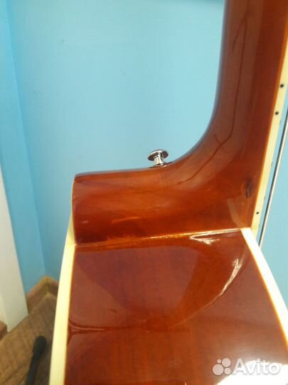 Акустическая бас гитара