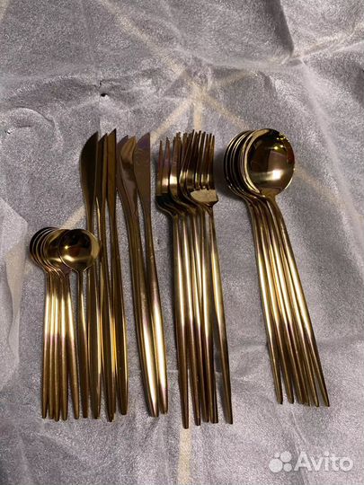 Чёрный набор столовых приблров