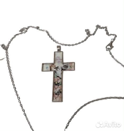 Ожерелье с кулоном в виде креста с тремя кошками