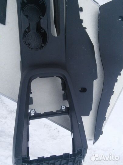 Центральная консоль на Фольксваген джетта 6