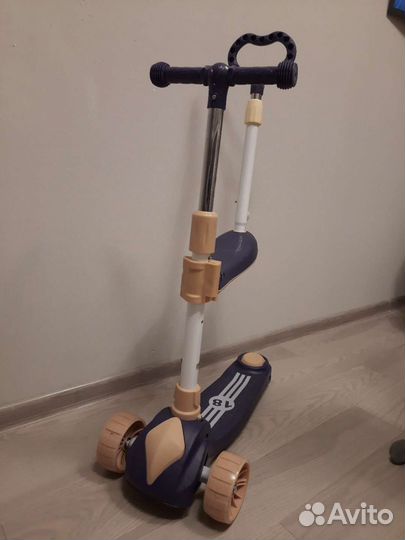 Самокат с родительской ручкой