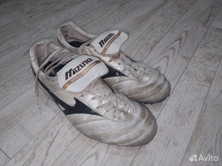 Футбольные бутсы mizuno