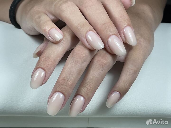 Модель на маникюр