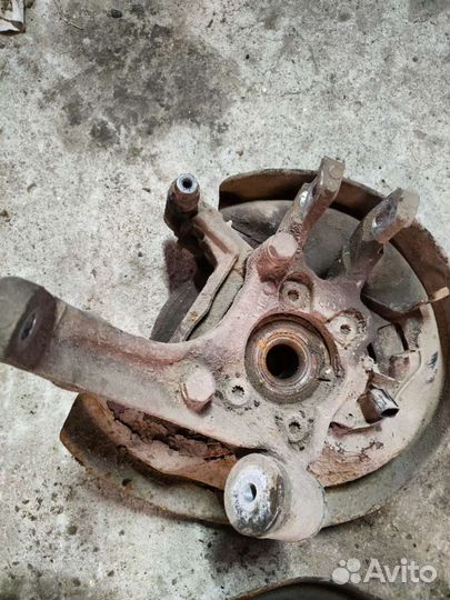 Ауди а8 д3 Кулак поворотный задний прав