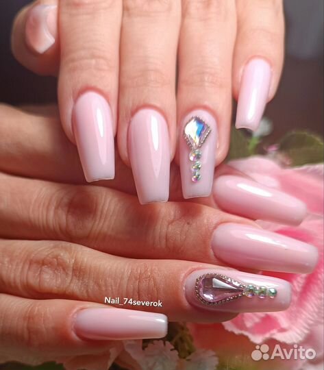 Маникюр, наращивание ногтей, педикюр