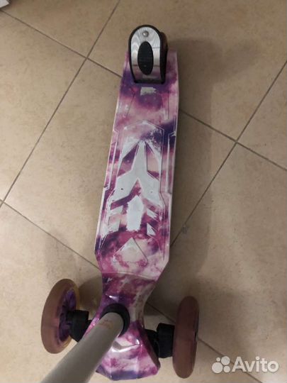 Самокат детский для девочки Reaction