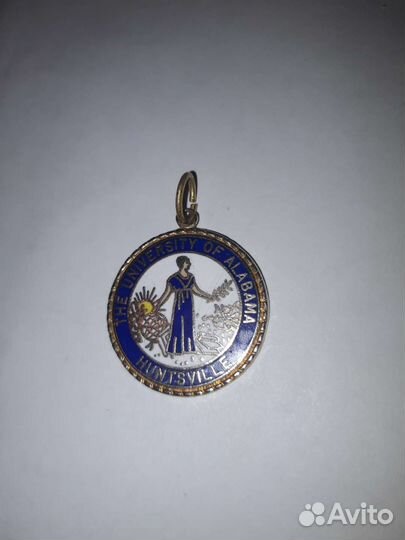Медальон университета Алабамы в Хантсвилле