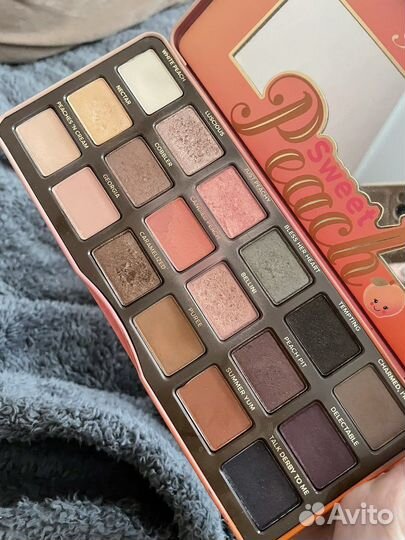 Палетка теней too faced