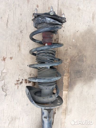 Стойка амортизатора передняя левая Honda Cr-V 3