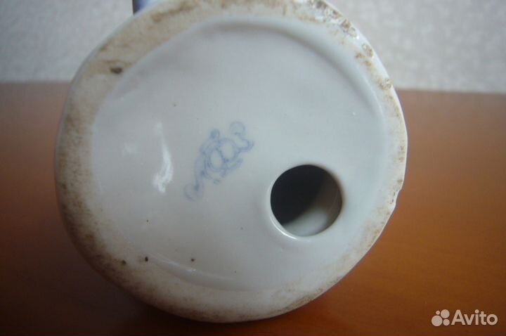 Фарфоровая статуэтка 