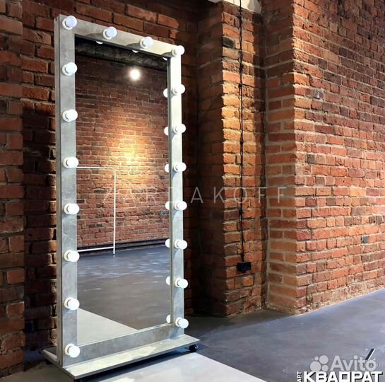 Гримерное зеркало с подсветкой