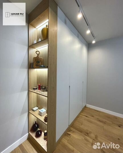 Шкаф с встроенной гладильной доской