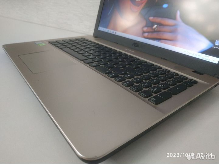 Asus i3-6006u/Nvidia gt920mx/8 GB DDR4/240 SSD