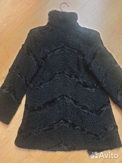 Шуба из каракуля натуральная с песцом