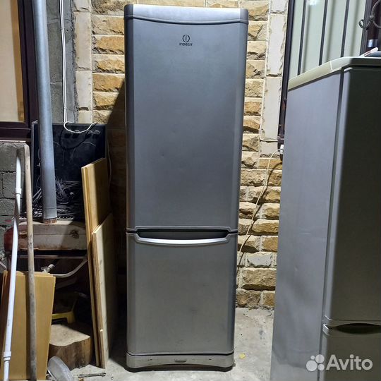Продаётся холодильник indesit