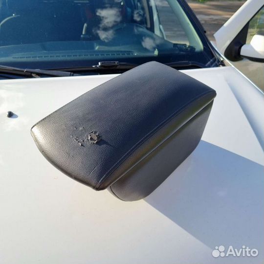 Продам подлокотник для Шкода Октавия A7