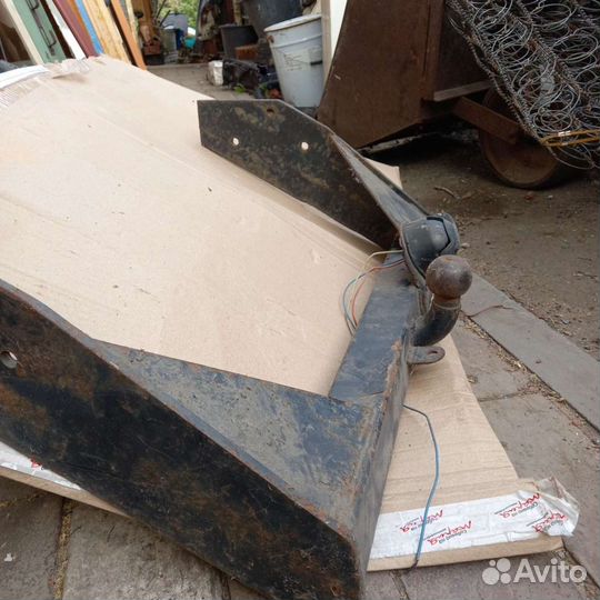 Фаркоп на toyota Duna