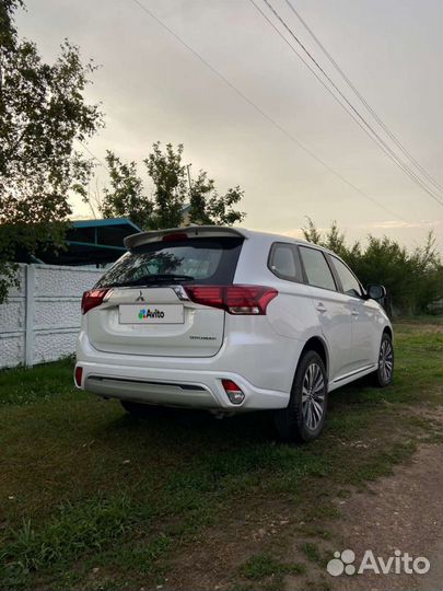 Mitsubishi Outlander 2.0 CVT, 2022, 25 км
