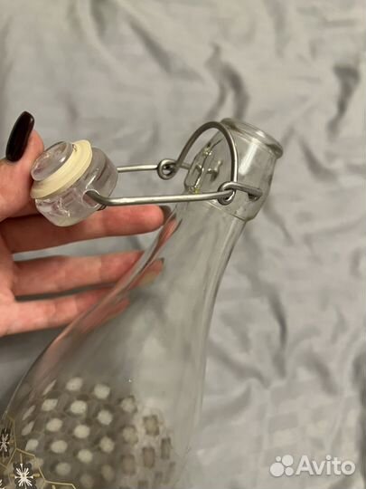 Бутылка с бугельной пробкой